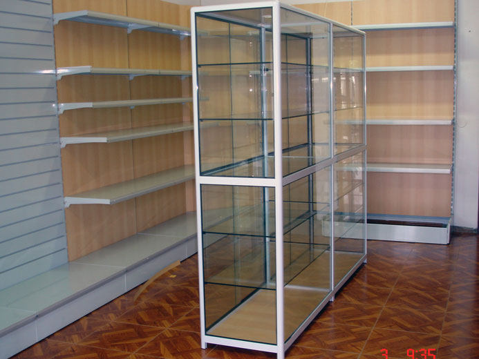Vitrines Expositoras | Instanor - Estantes e Equipamentos para Lojas